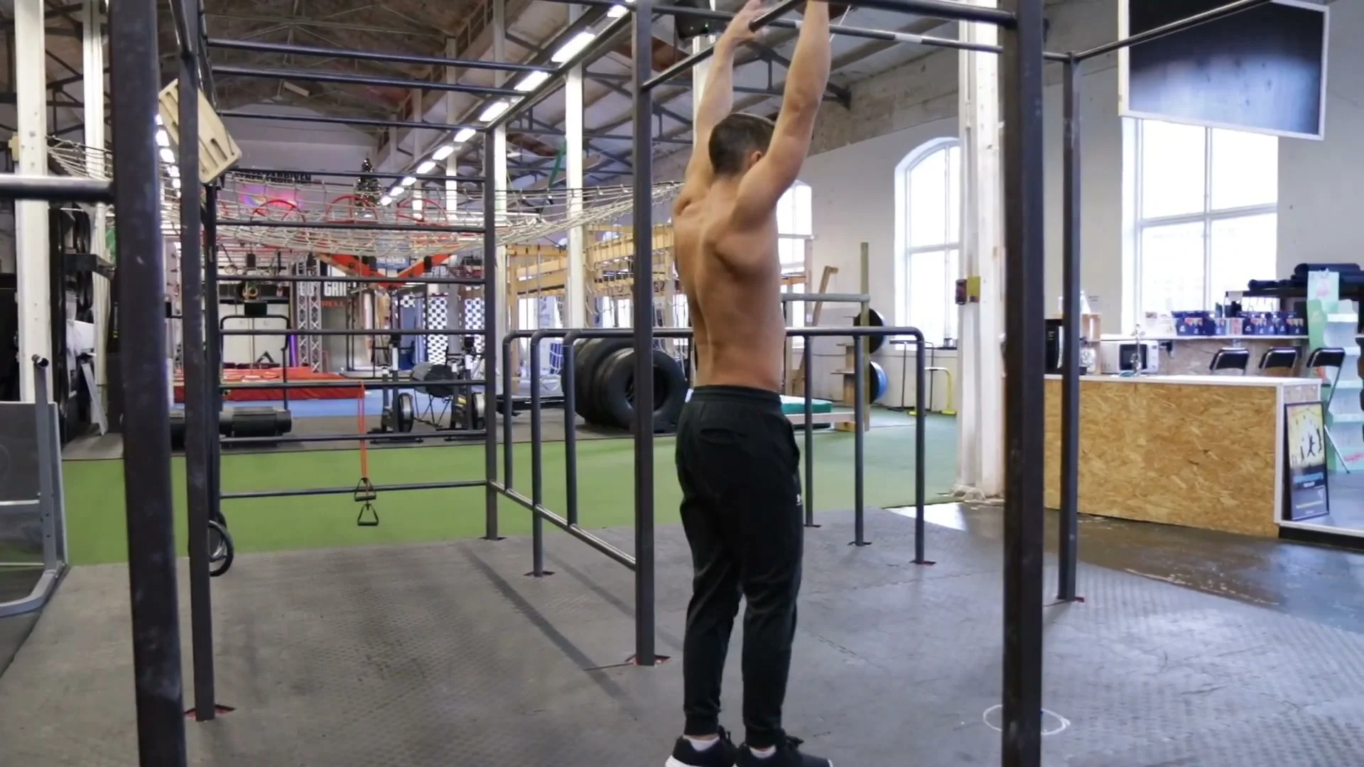 Swing initiation for dynamic muscle up with one foot back and kick forward to start the pendulum swing