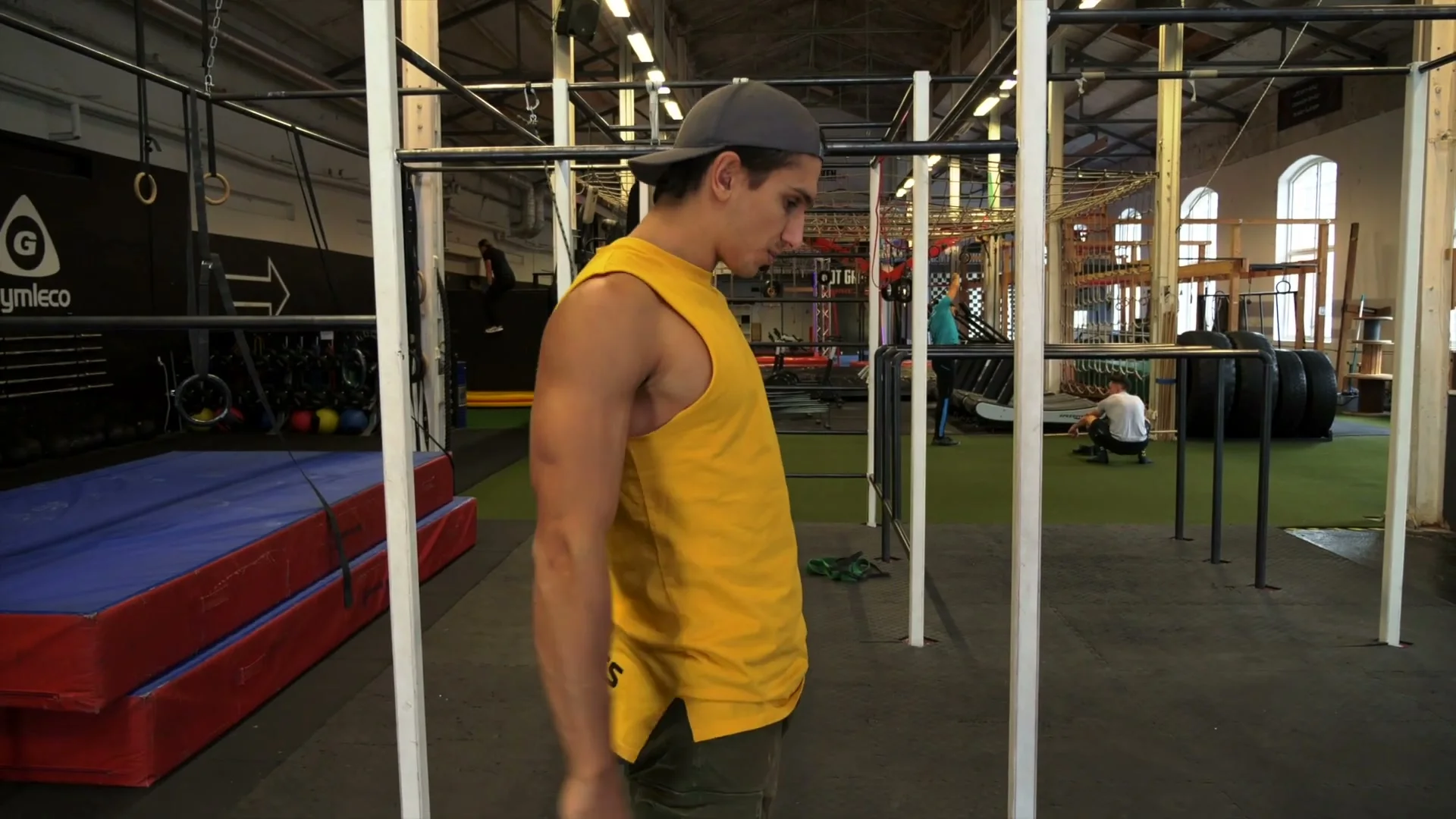 V-sit muscle up technique: straight arms maintained during the bar leg-pass, preserving momentum for the transition